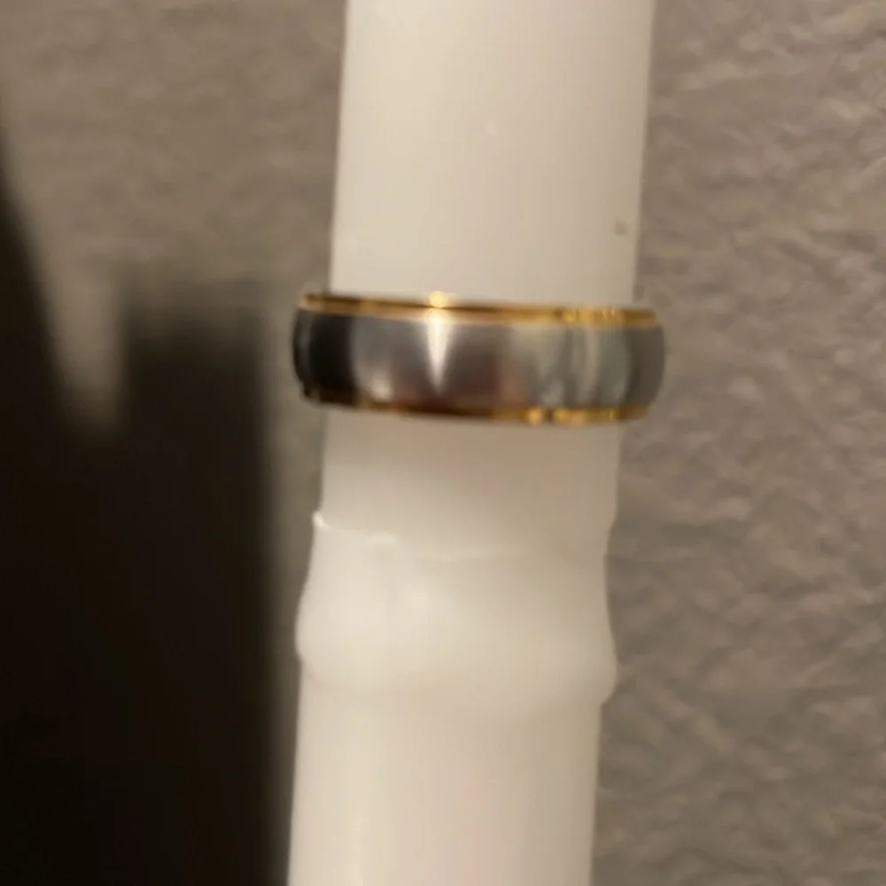 2 tone ring! stainless & gold plated band 💛🩶